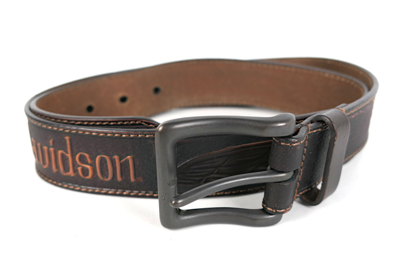 REZERVACE DO 25.4.2026 Kožený opasek Harley-Davidson s kovovou sponou 