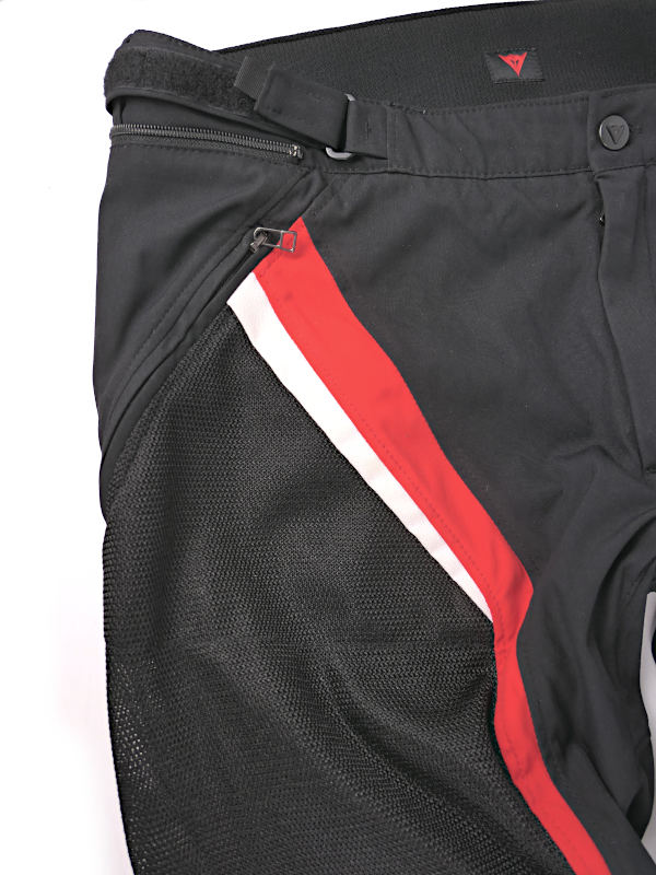 Zánovní letní síťované kalhoty Dainese Drake Super Air, černo/červené - vel. 52 (L)