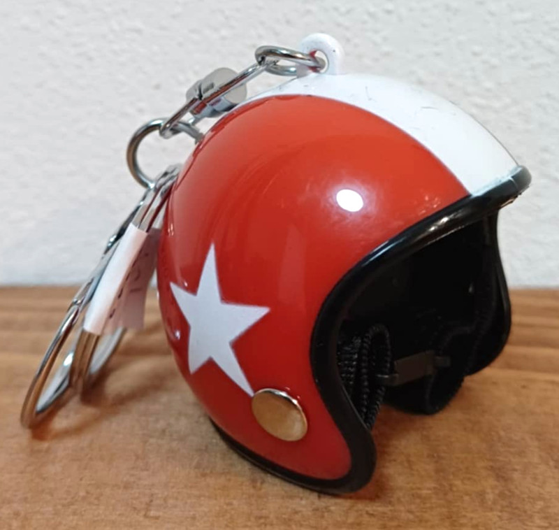 NOVÝ Přívěšek na klíče helma - červená