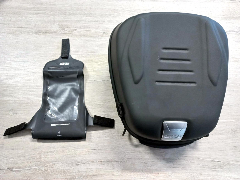 NOVÝ Tankvak GIVI ST 605 s podkovou, uzamykatelný, 4L