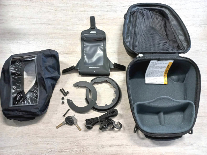NOVÝ Tankvak GIVI ST 605 s podkovou, uzamykatelný, 4L