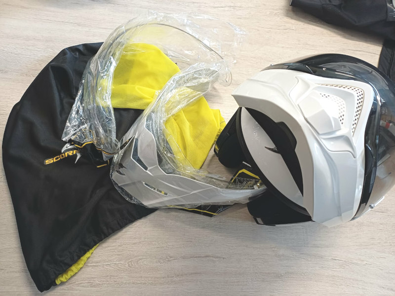 Zánovní výklopná enduro helma SCORPION ADX-2 Solid, perleťově bílá + kšilt, čiré plexi - vel. S
